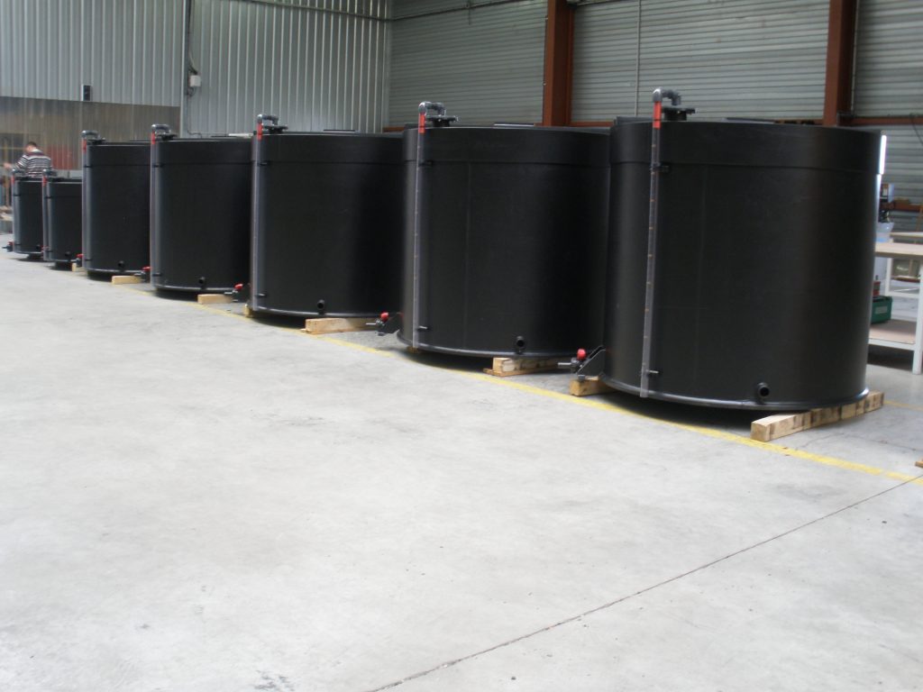 Série de cuves en PEHD fabriquées sur mesure par AT-TECHNIC